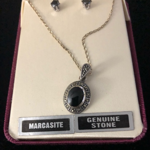 NIB Vintage minimalist 925 sterling Onyx and Marcasite necklace and earrings. S3 - Picture 1 of 6